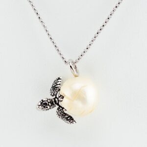 Galetea side-hatching turtle pendant